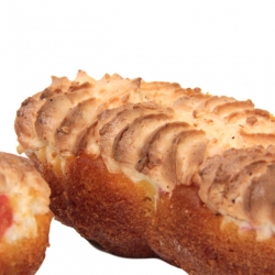 Кексы Макси Львенок с товорожным кремом и ежевикой